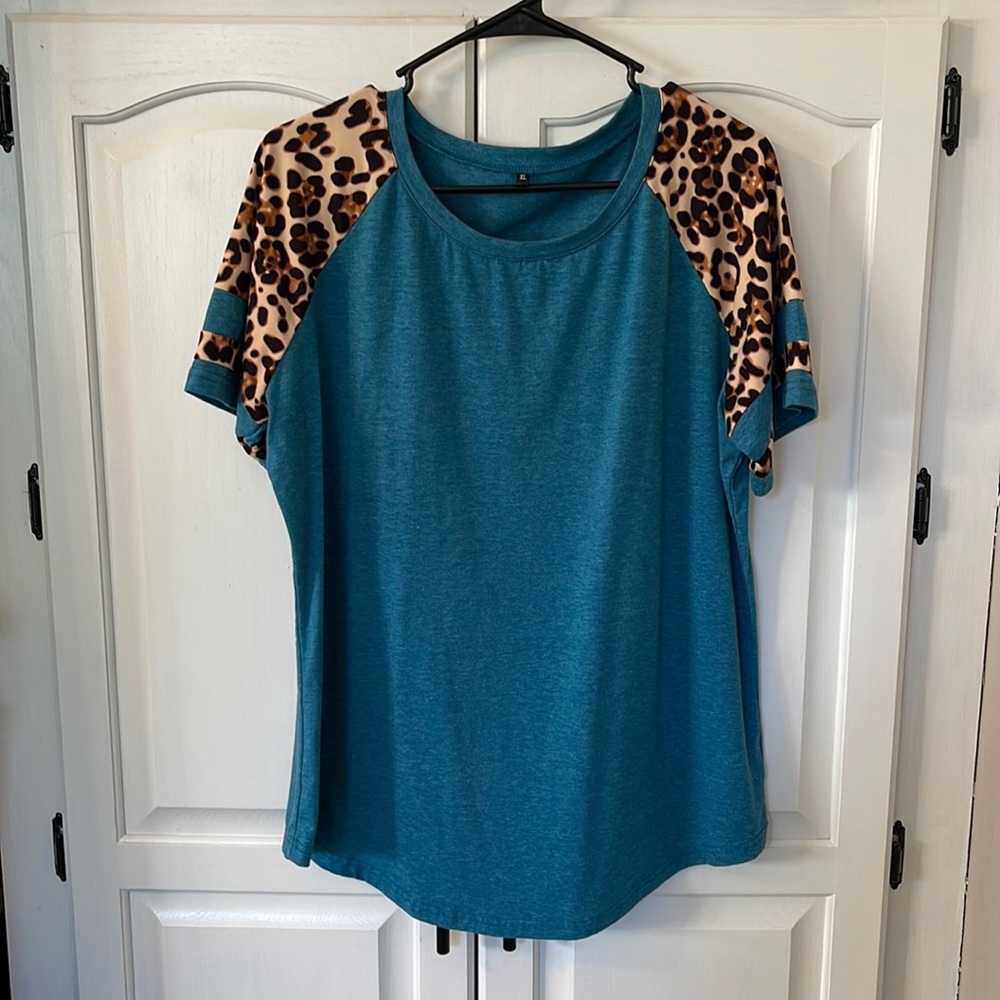 Purchased on Amazon Wore Once Size XL; Will Bundle - Picture 1 of 5